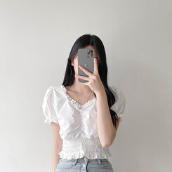 フリルシャーリングクロップブラウス ホワイト