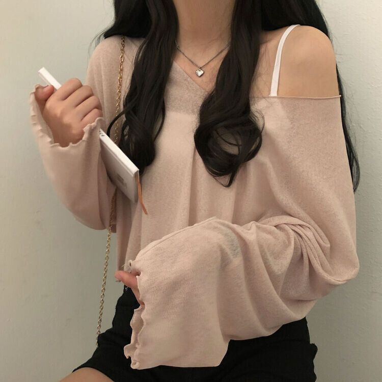 아일라 크롭 날라리 오프 니트 티셔츠 베이지